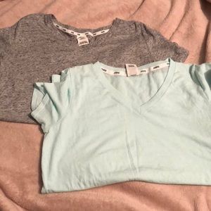 Victoria Secret’s Pink v-neck bundle